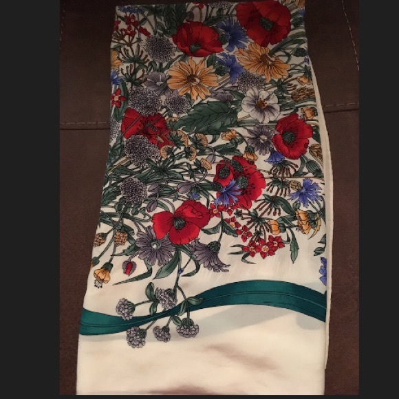Authentic Gucci Silk Scarf - Picture 6 of 7